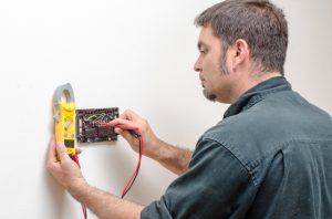 tech-working-on-thermostat